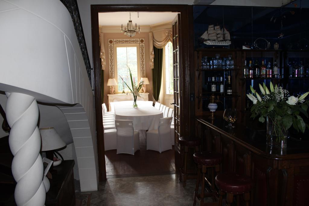 Chateau La Moune Montussan Bagian luar foto