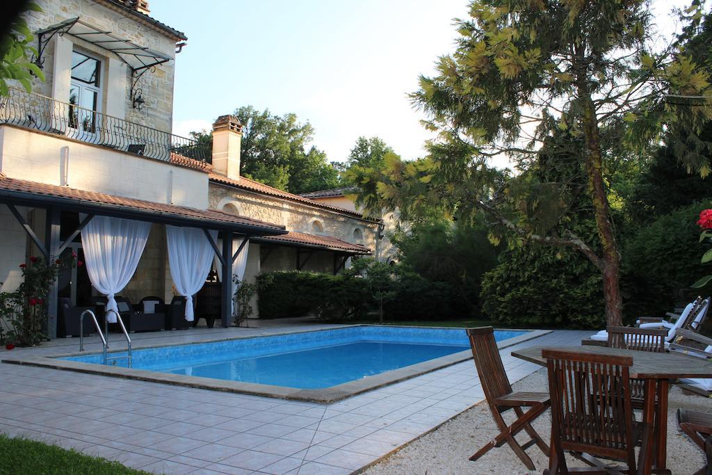 Chateau La Moune Montussan Bagian luar foto