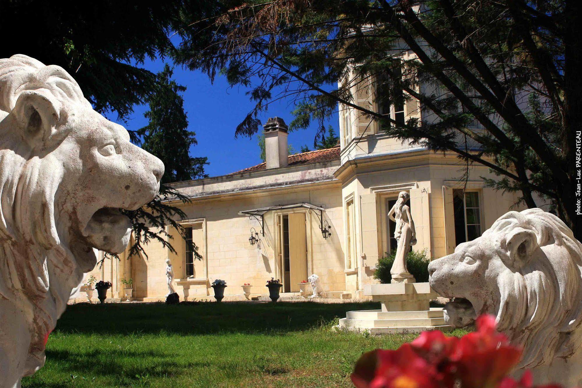 Chateau La Moune Montussan Bagian luar foto
